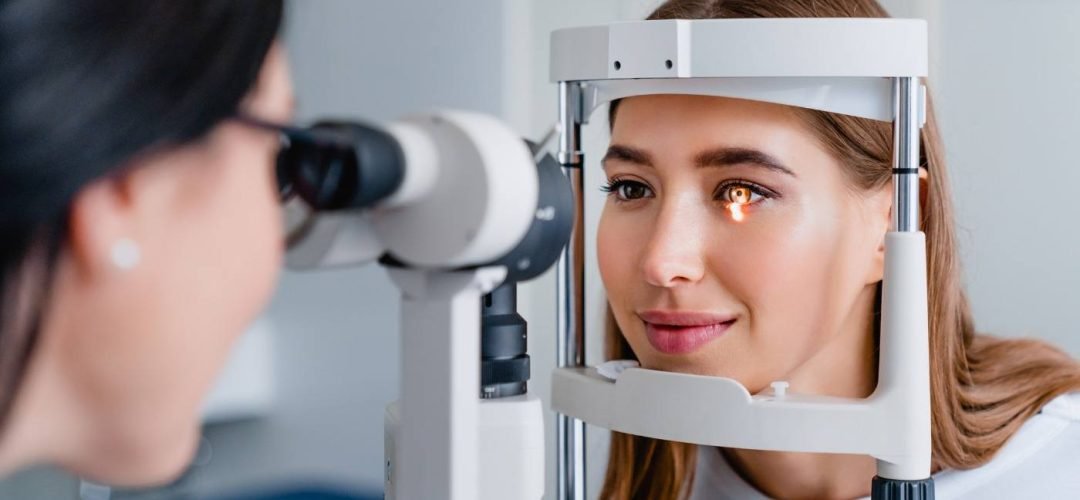 eye-doctor-with-female-patient-during-an-examination-in-modern-clinic-picture-id1189362136_1